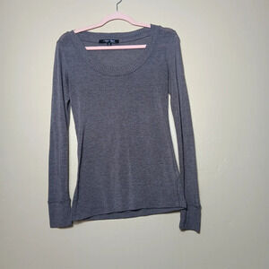 Active basic grey longsleeve shirt with round neckline size small